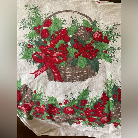 Vintage Christmas tablecloth 75“ x 49“ EUC baskets and garlands use or up cycle - Picture 6 of 8